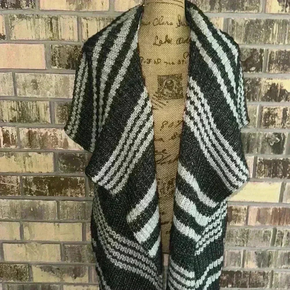 Victoria Secret women’s knitted sleeveless cardigan shawl sweater size M - Picture 10 of 15